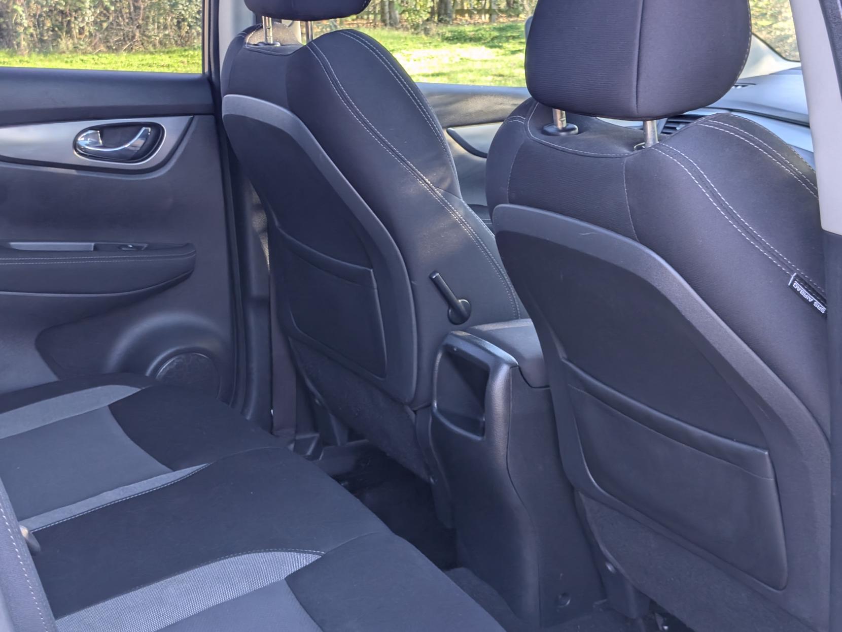 Nissan Qashqai 1.2 DIG-T N-Connecta SUV 5dr Petrol Manual Euro 6 (s/s) (115 ps)