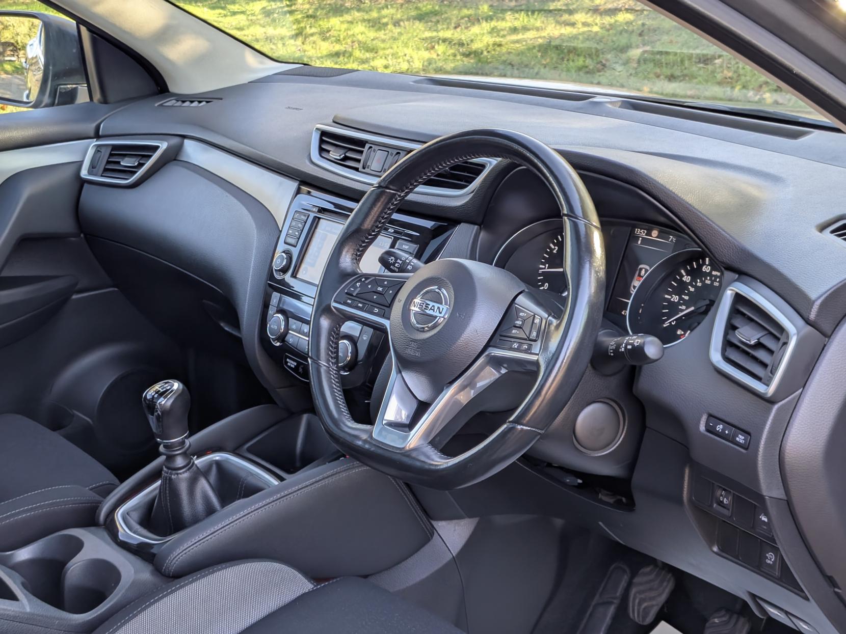 Nissan Qashqai 1.2 DIG-T N-Connecta SUV 5dr Petrol Manual Euro 6 (s/s) (115 ps)