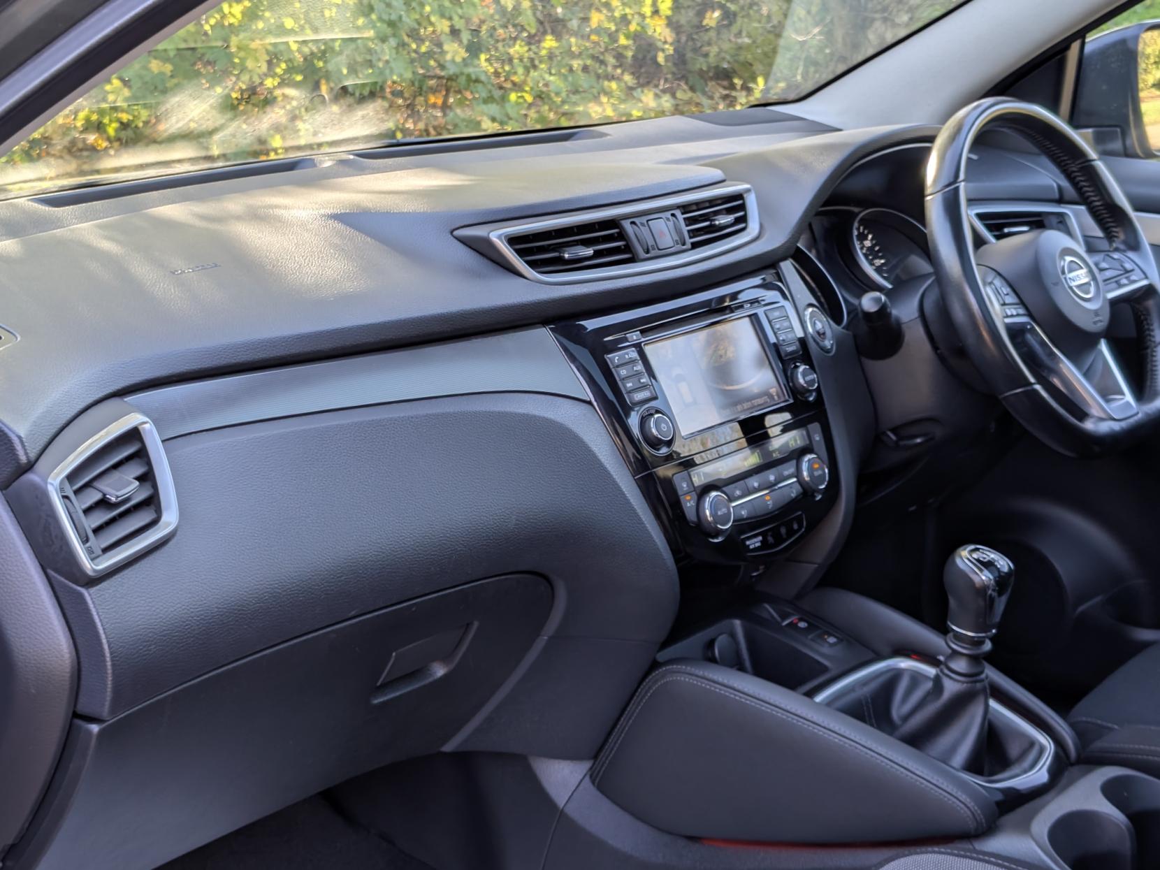 Nissan Qashqai 1.2 DIG-T N-Connecta SUV 5dr Petrol Manual Euro 6 (s/s) (115 ps)