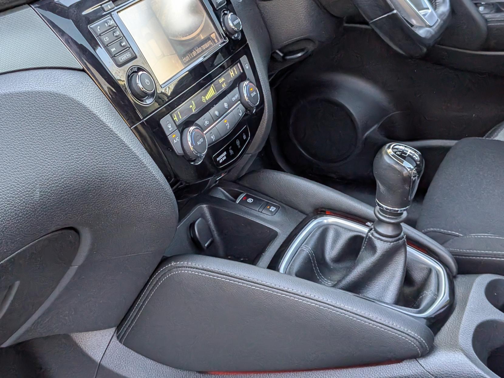 Nissan Qashqai 1.2 DIG-T N-Connecta SUV 5dr Petrol Manual Euro 6 (s/s) (115 ps)