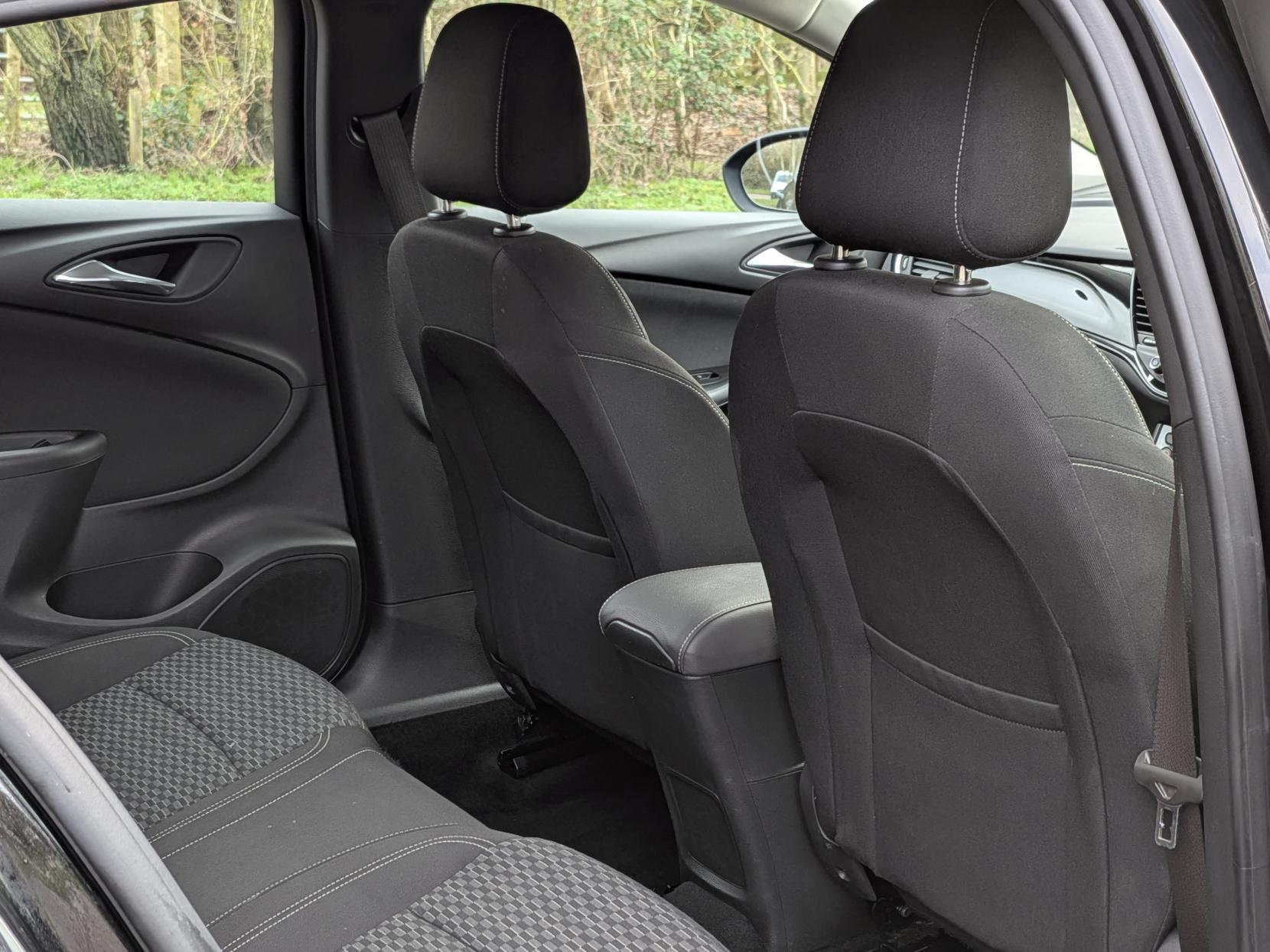 Vauxhall Astra 1.4i Turbo SRi Nav Hatchback 5dr Petrol Manual Euro 6 (150 ps)