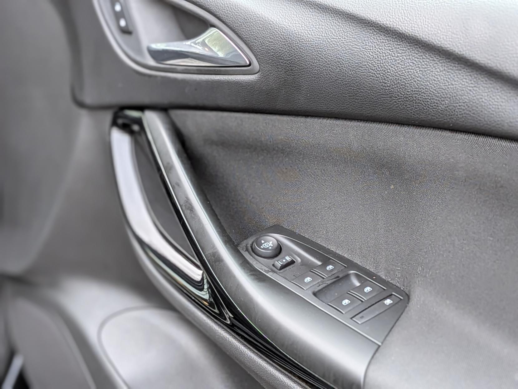 Vauxhall Astra 1.4i Turbo SRi Nav Hatchback 5dr Petrol Manual Euro 6 (150 ps)