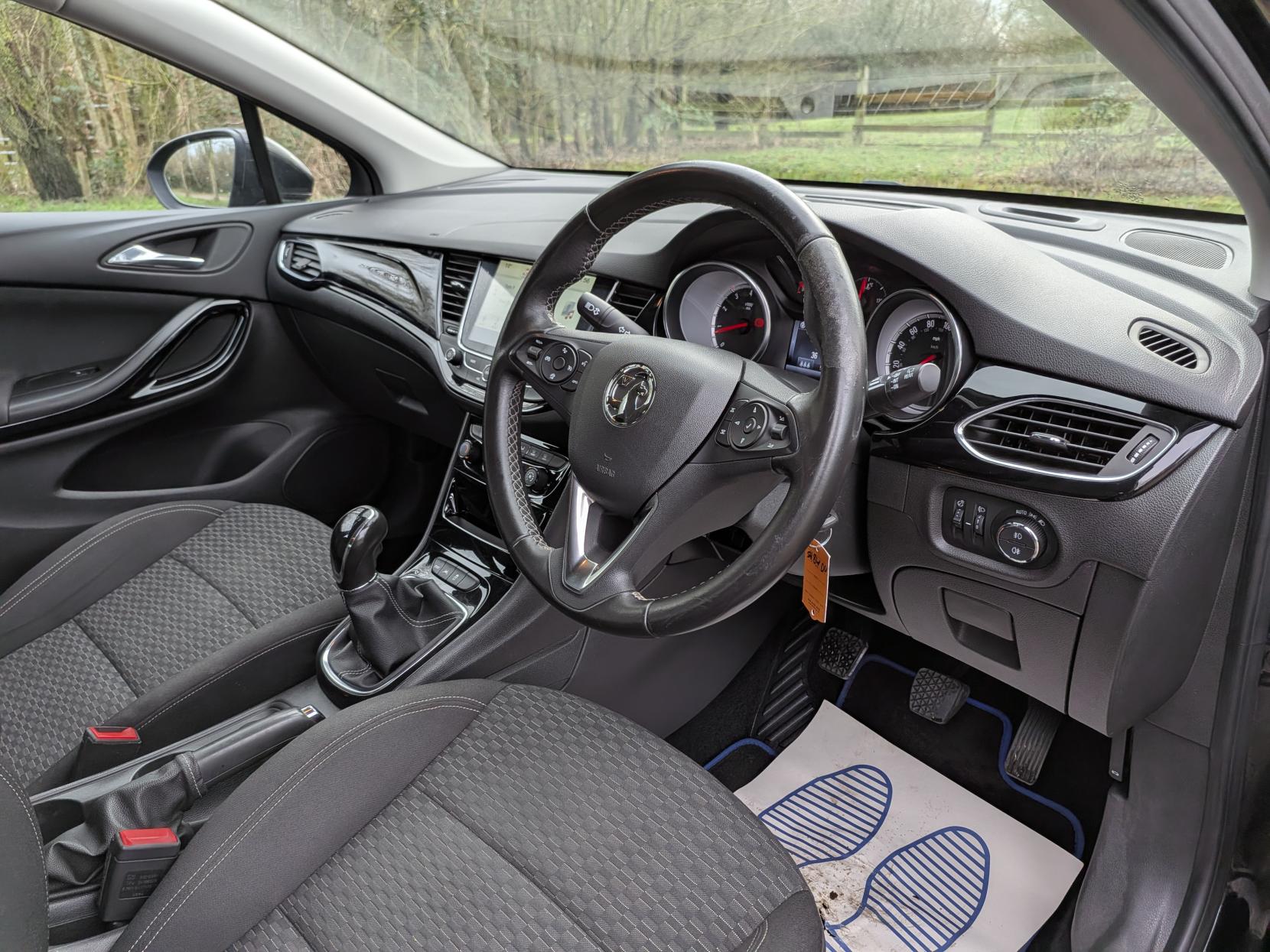 Vauxhall Astra 1.4i Turbo SRi Nav Hatchback 5dr Petrol Manual Euro 6 (150 ps)