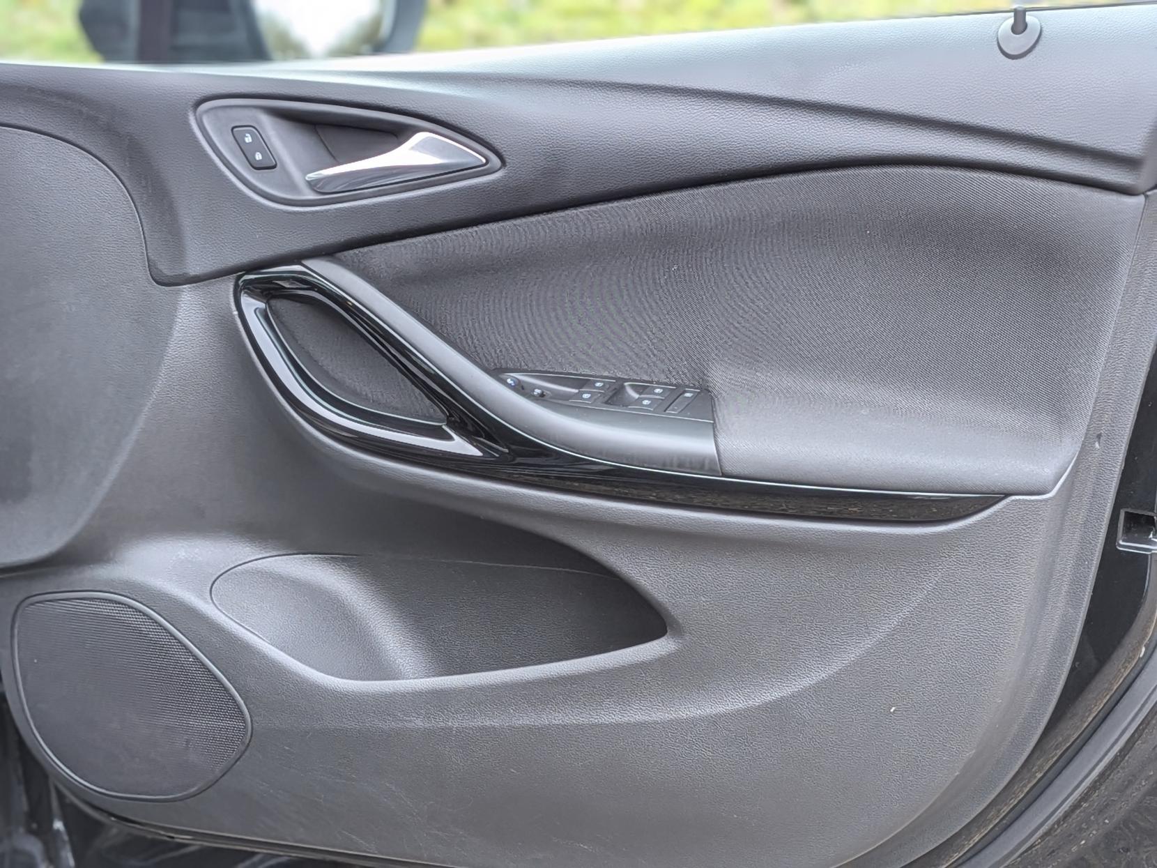 Vauxhall Astra 1.4i Turbo SRi Nav Hatchback 5dr Petrol Manual Euro 6 (150 ps)