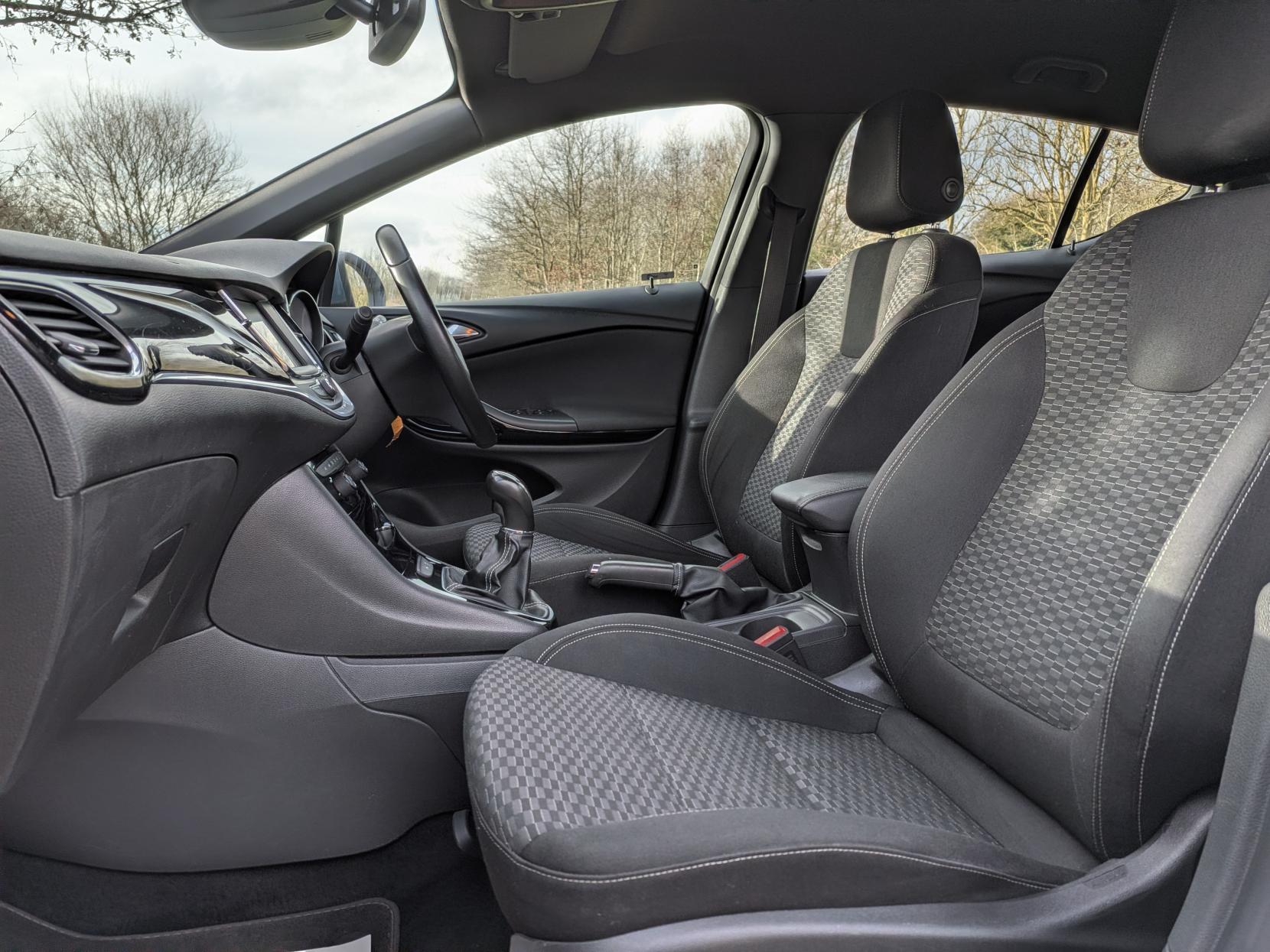 Vauxhall Astra 1.4i SRi Hatchback 5dr Petrol Manual Euro 6 (100 ps)