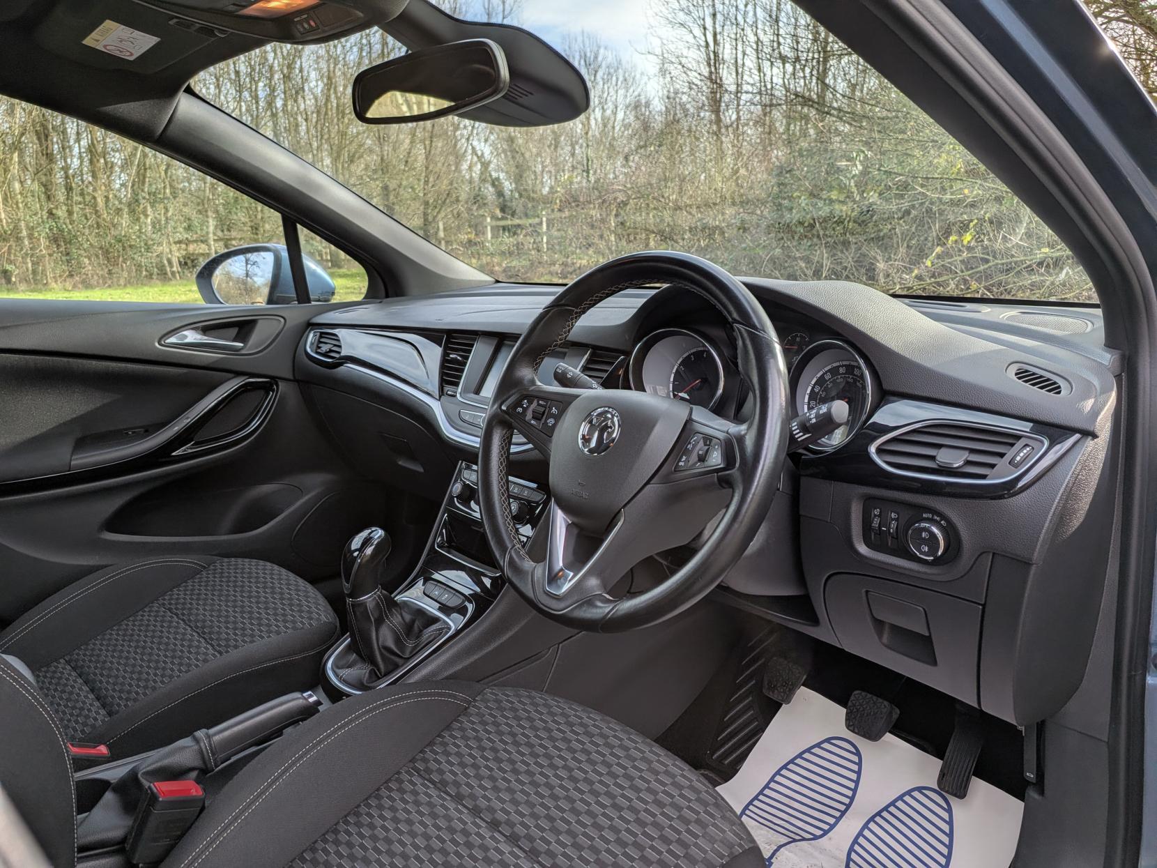 Vauxhall Astra 1.4i SRi Hatchback 5dr Petrol Manual Euro 6 (100 ps)