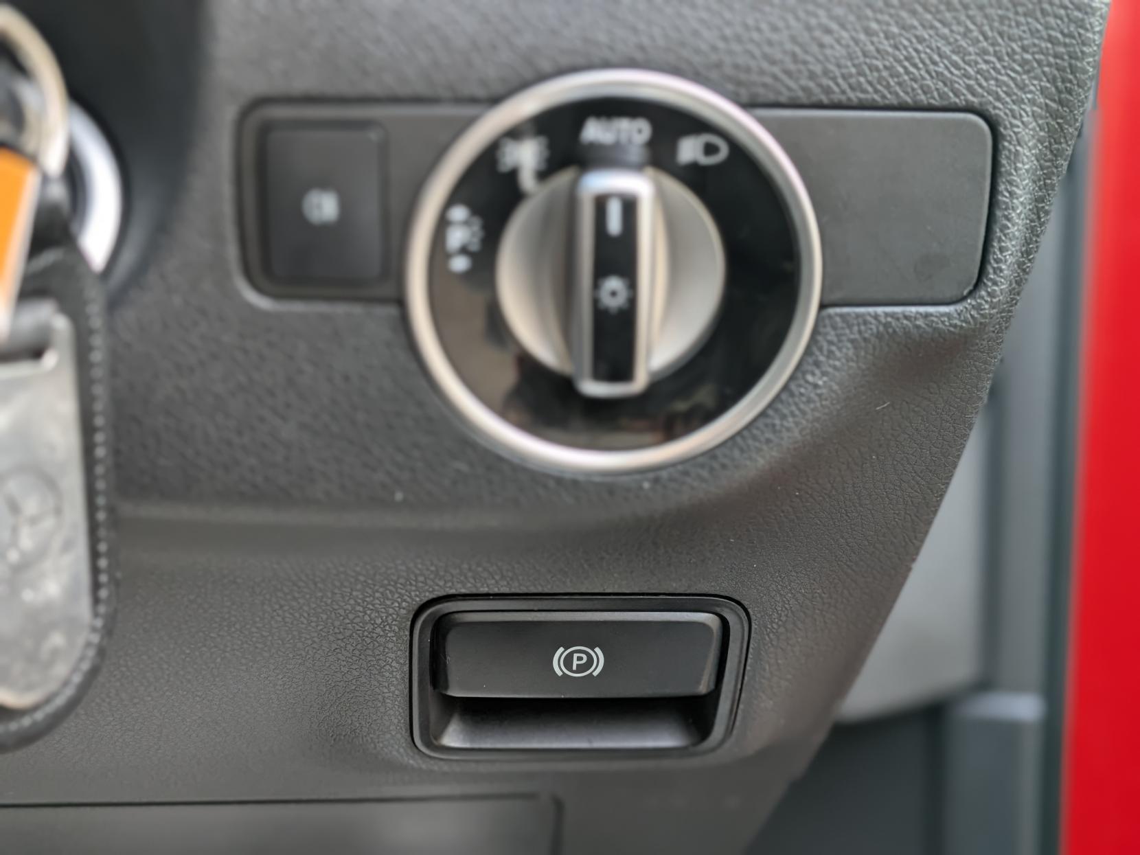 Mercedes-Benz A Class 1.5 A180d AMG Line (Premium Plus) Hatchback 5dr Diesel Manual Euro 6 (s/s) (109 ps)