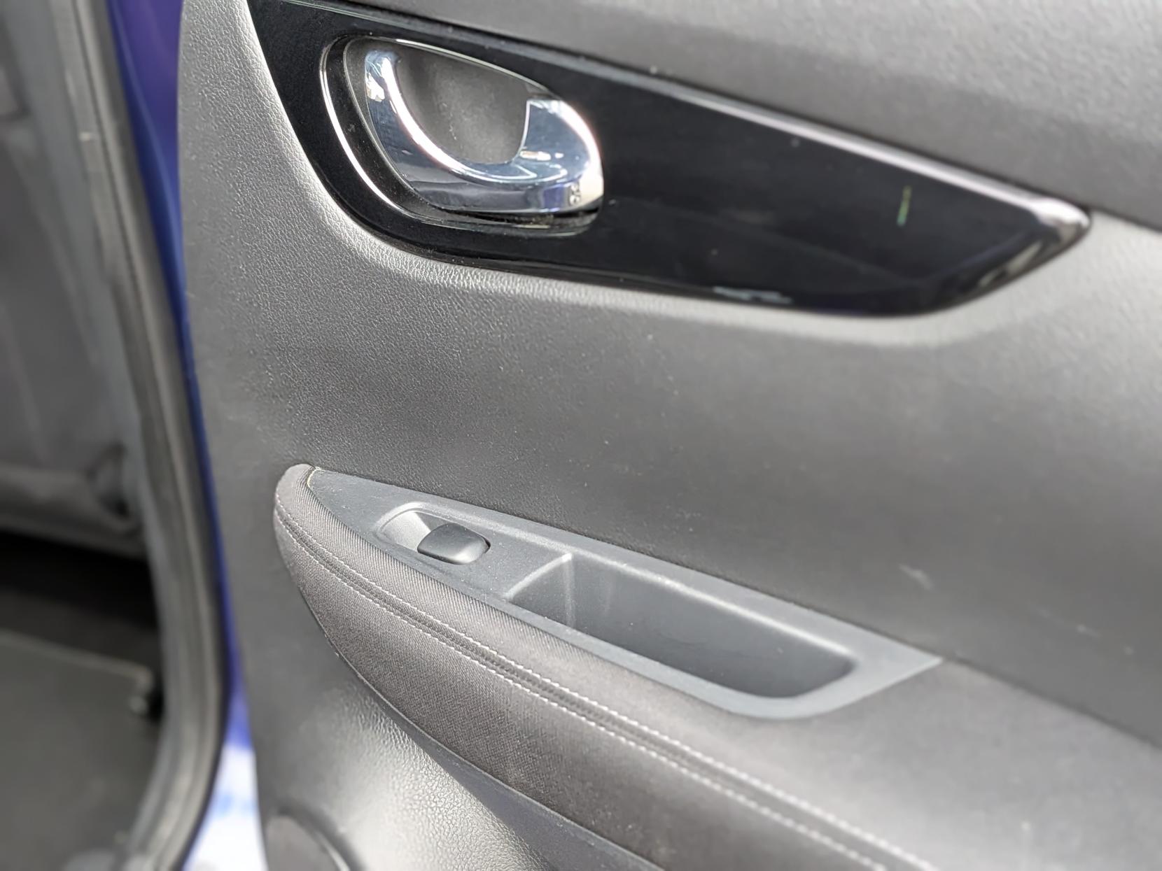 Nissan Qashqai 1.2 DIG-T N-Connecta SUV 5dr Petrol Manual 2WD Euro 6 (s/s) (115 ps)