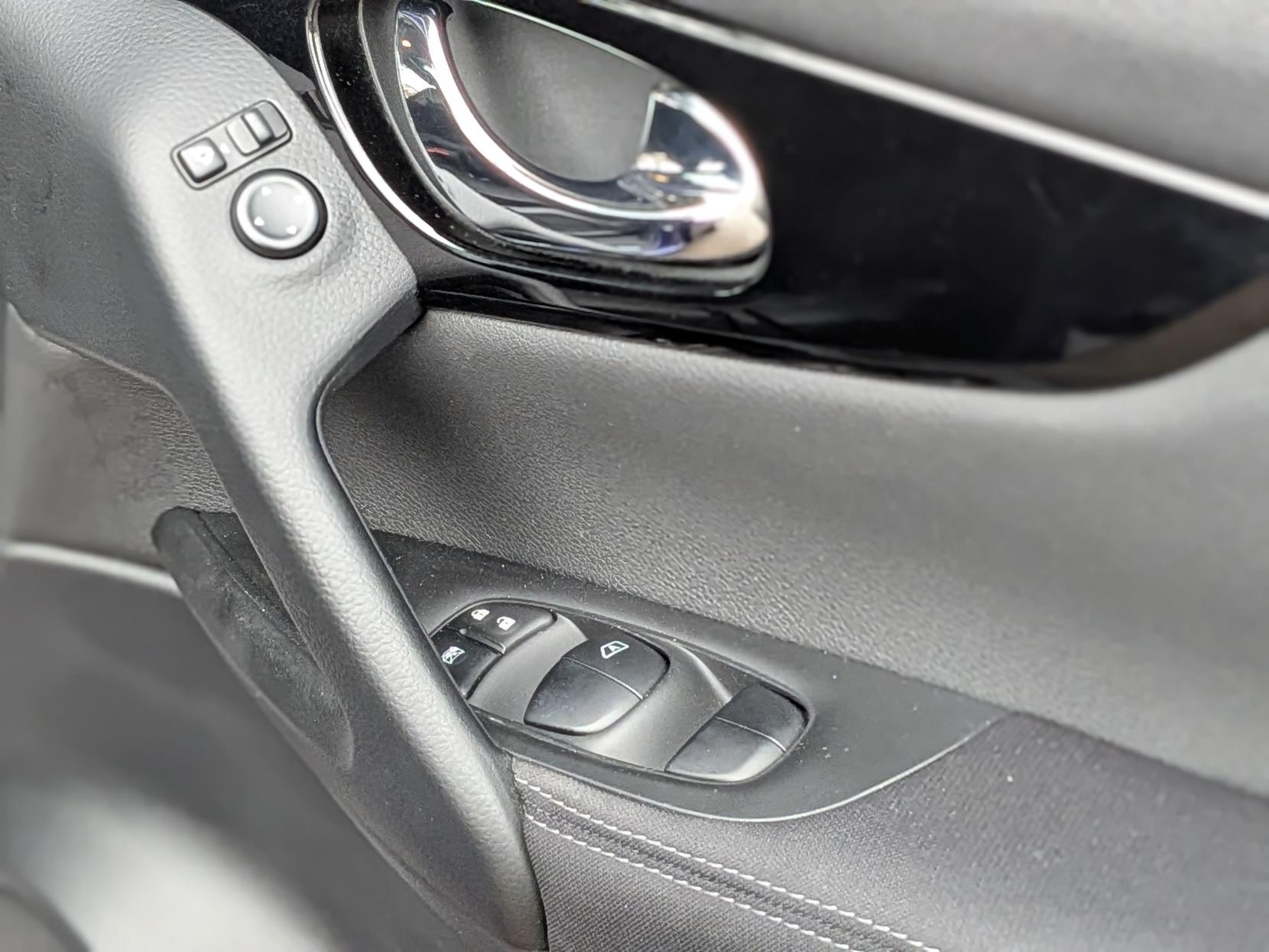 Nissan Qashqai 1.2 DIG-T N-Connecta SUV 5dr Petrol Manual 2WD Euro 6 (s/s) (115 ps)