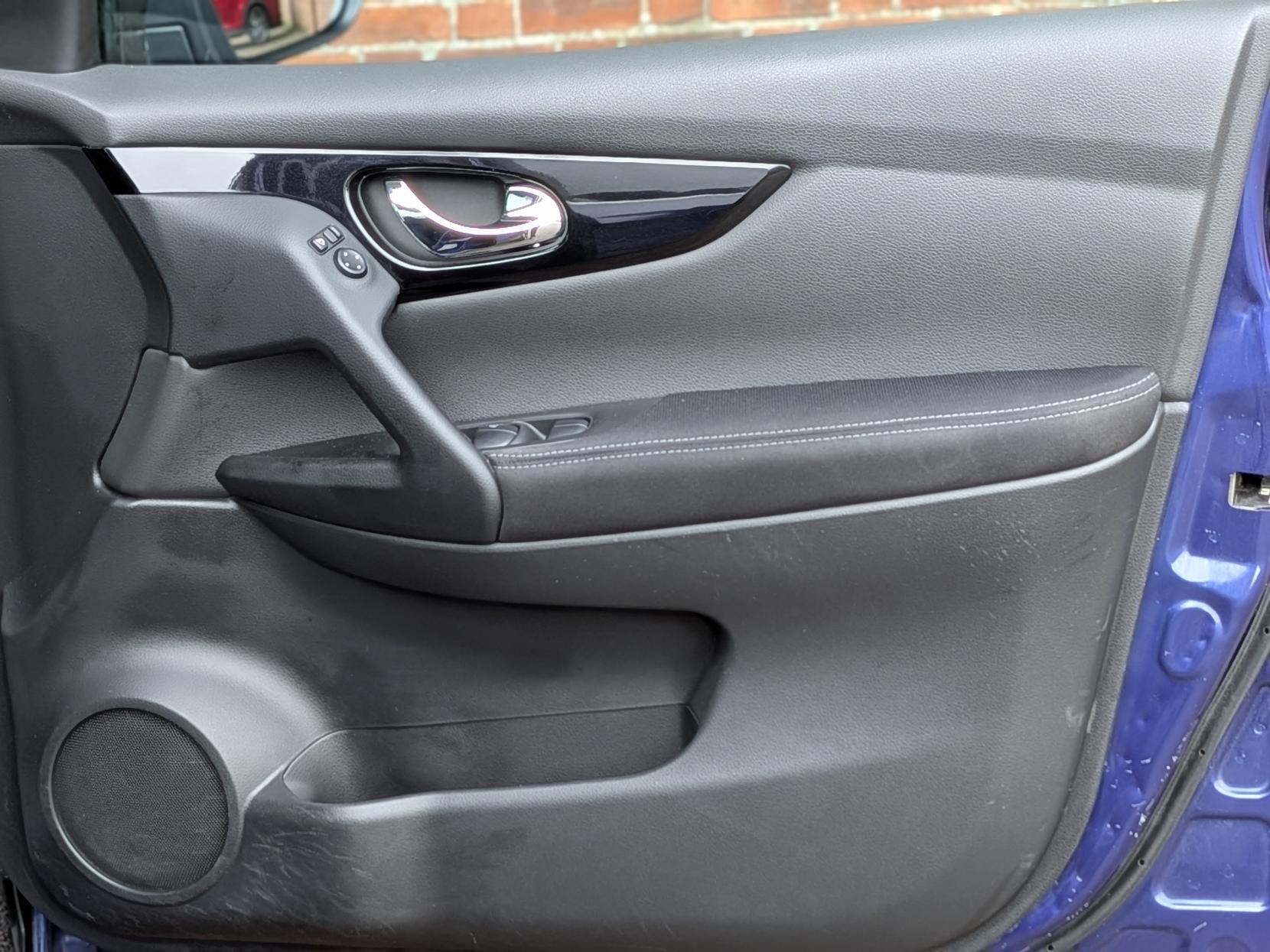 Nissan Qashqai 1.2 DIG-T N-Connecta SUV 5dr Petrol Manual 2WD Euro 6 (s/s) (115 ps)