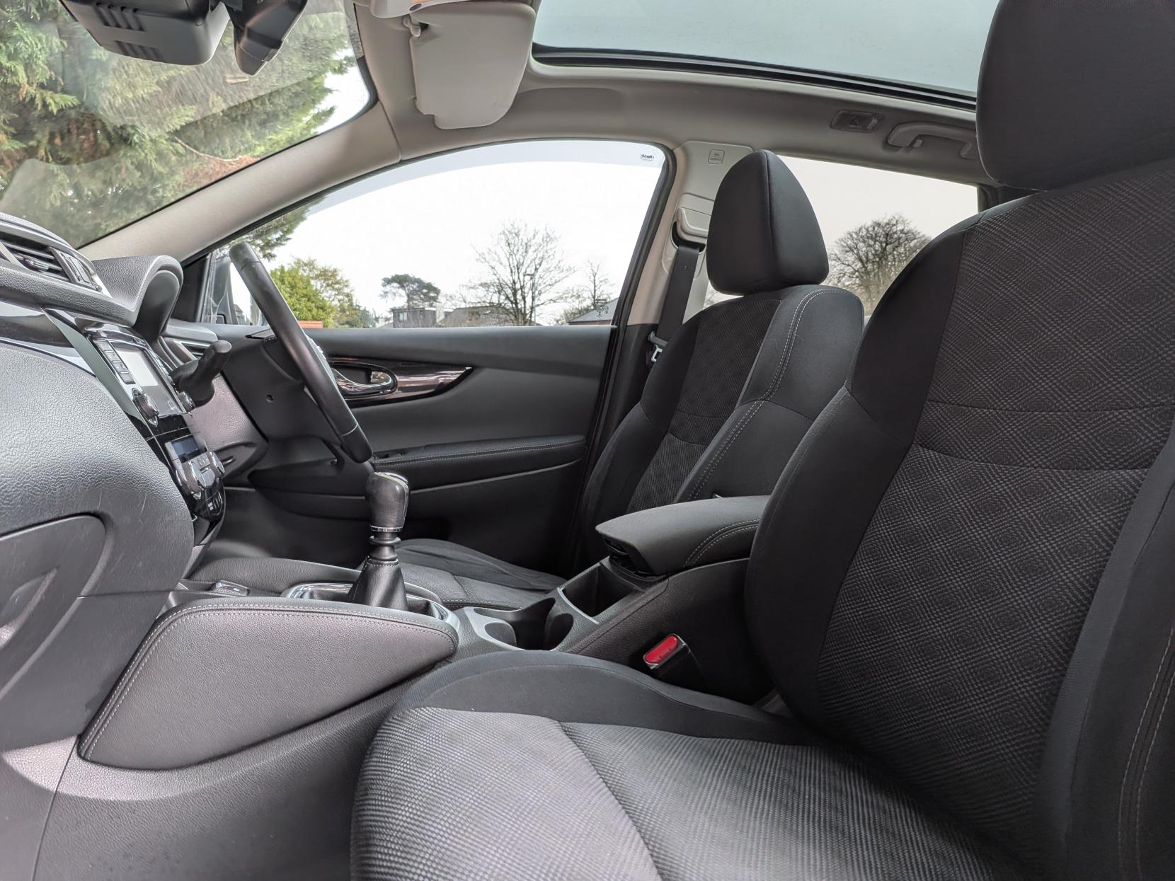 Nissan Qashqai 1.2 DIG-T N-Connecta SUV 5dr Petrol Manual 2WD Euro 6 (s/s) (115 ps)