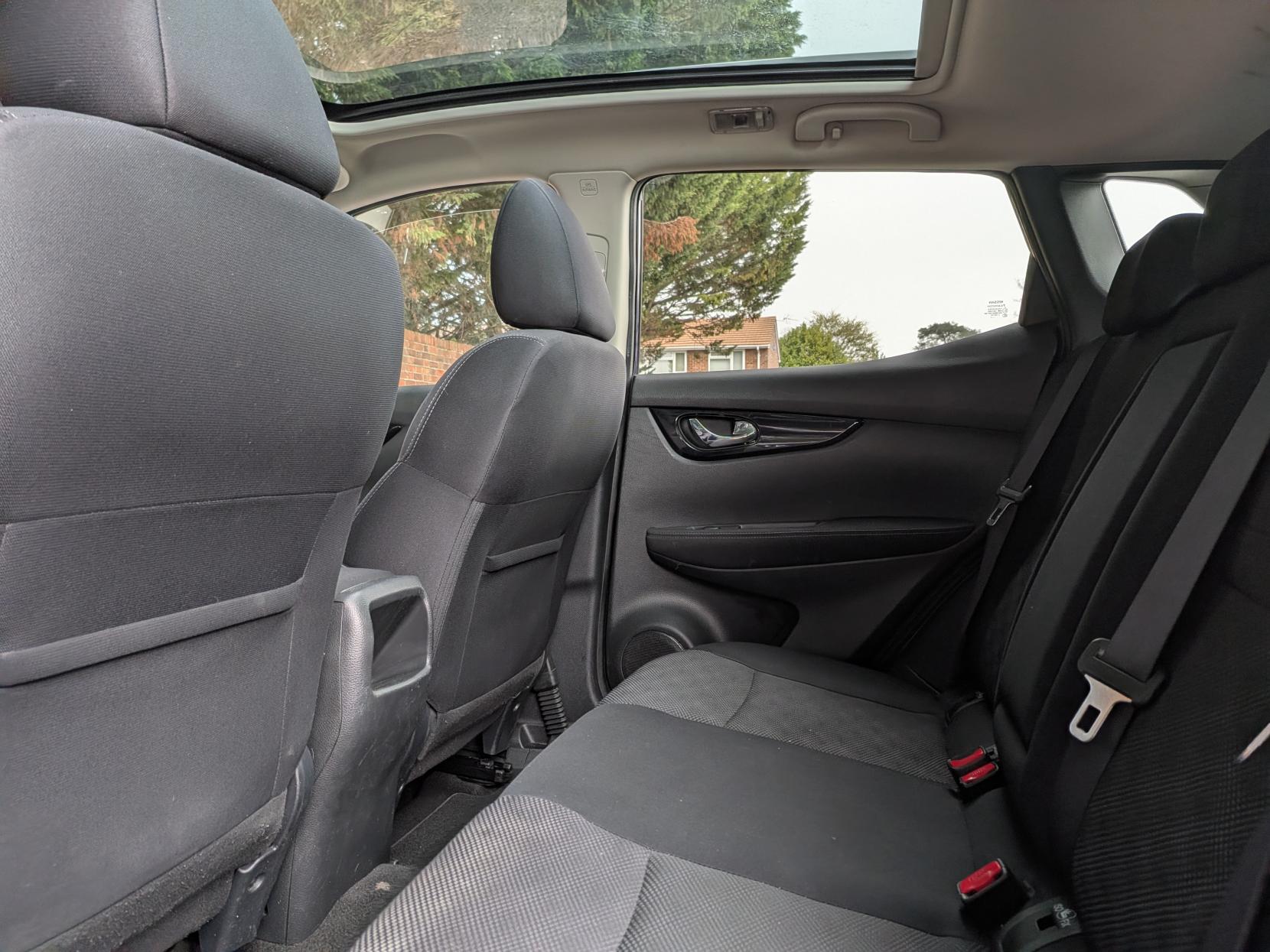 Nissan Qashqai 1.2 DIG-T N-Connecta SUV 5dr Petrol Manual 2WD Euro 6 (s/s) (115 ps)