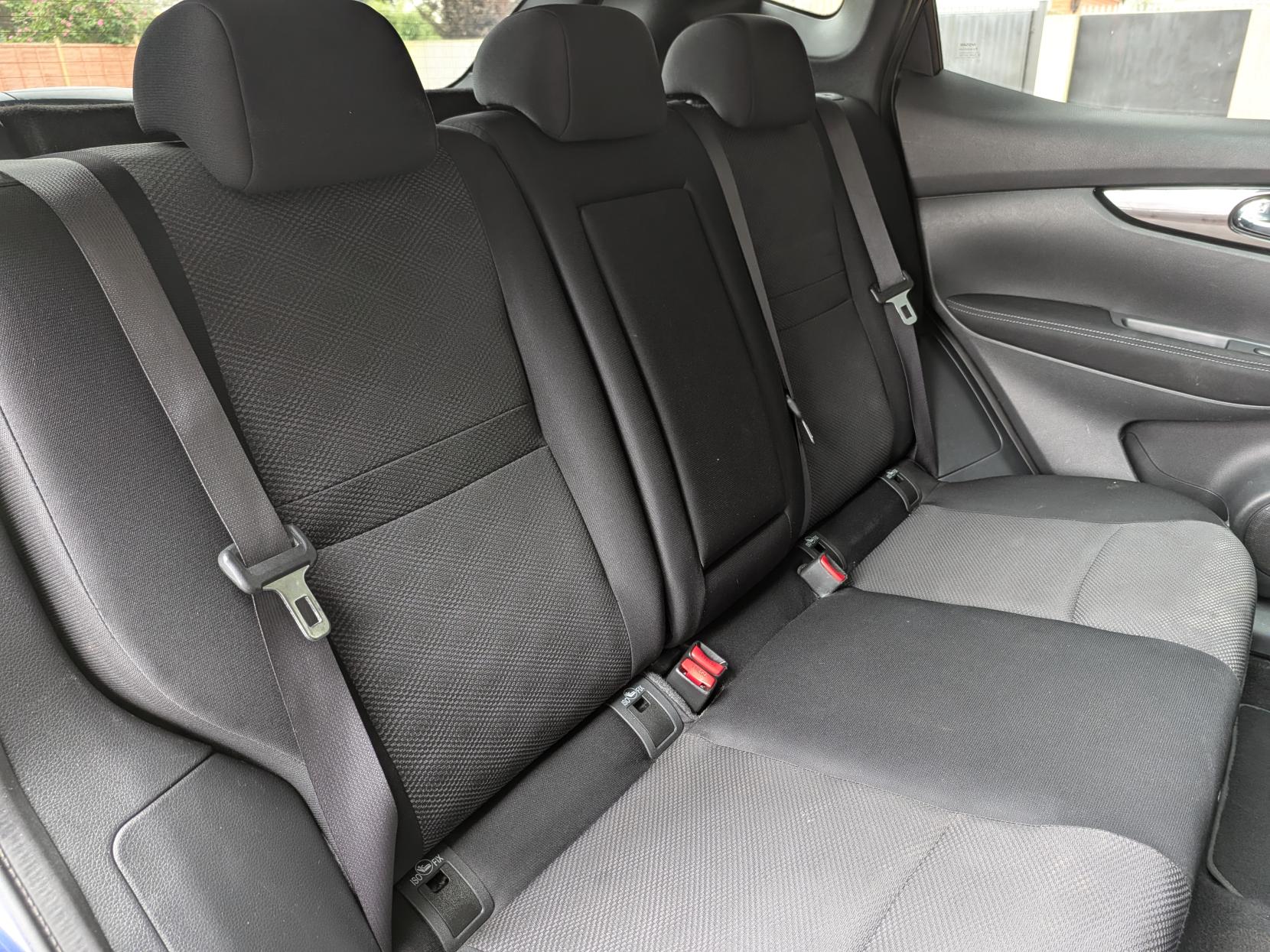 Nissan Qashqai 1.2 DIG-T N-Connecta SUV 5dr Petrol Manual 2WD Euro 6 (s/s) (115 ps)