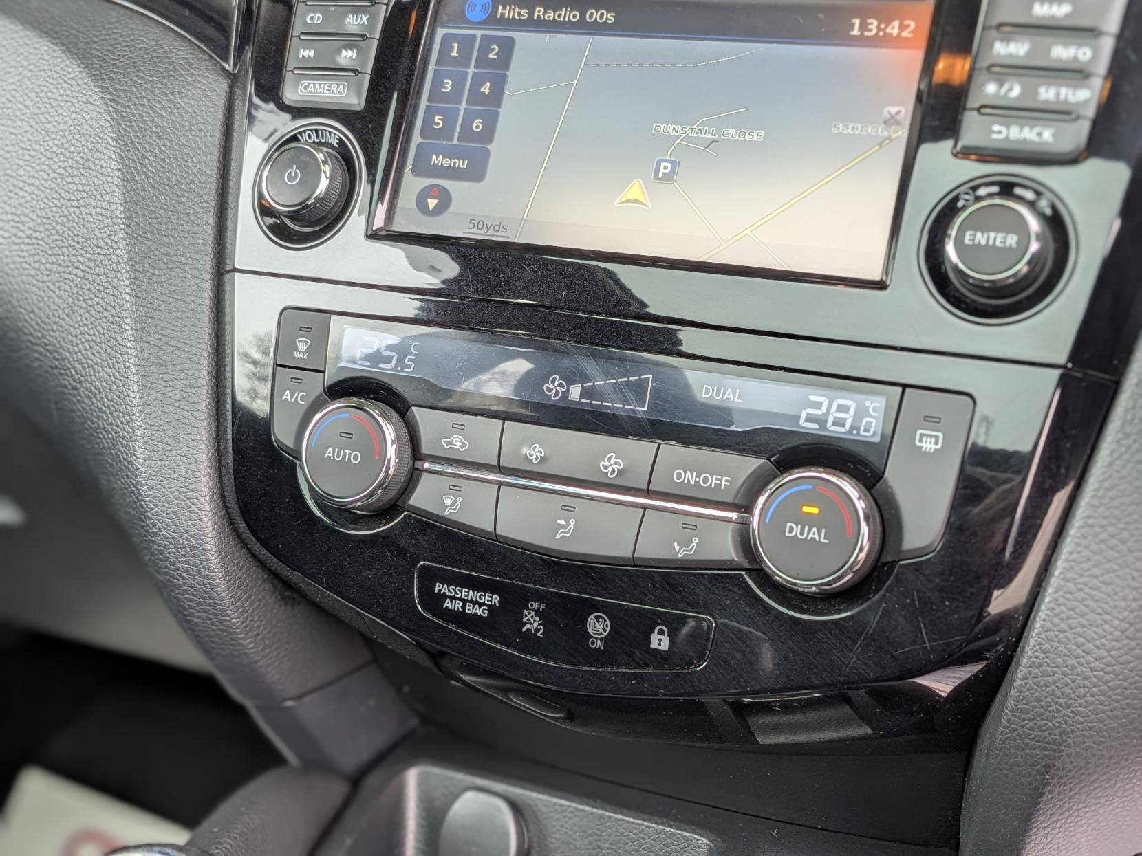 Nissan Qashqai 1.2 DIG-T N-Connecta SUV 5dr Petrol Manual 2WD Euro 6 (s/s) (115 ps)