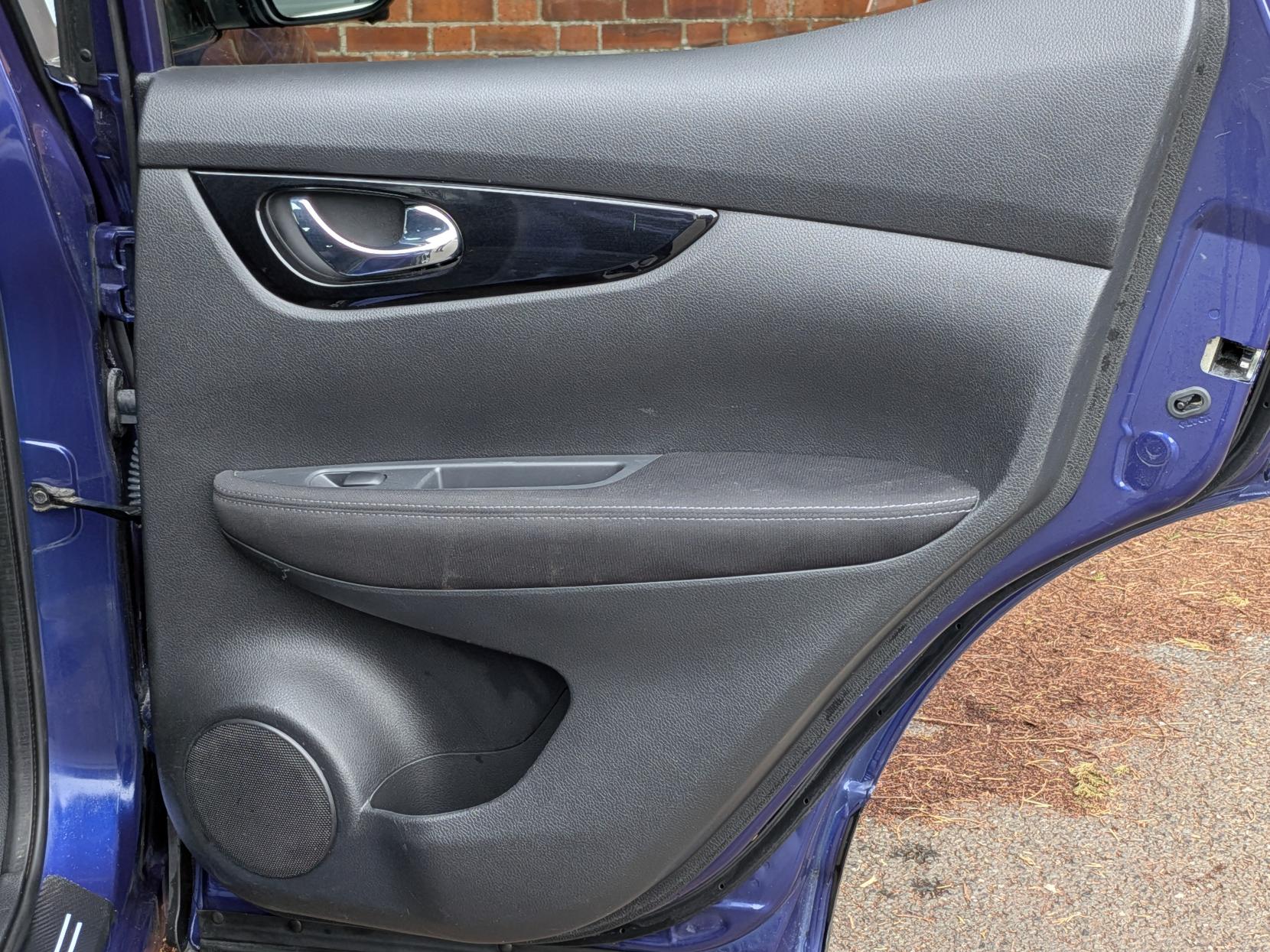 Nissan Qashqai 1.2 DIG-T N-Connecta SUV 5dr Petrol Manual 2WD Euro 6 (s/s) (115 ps)