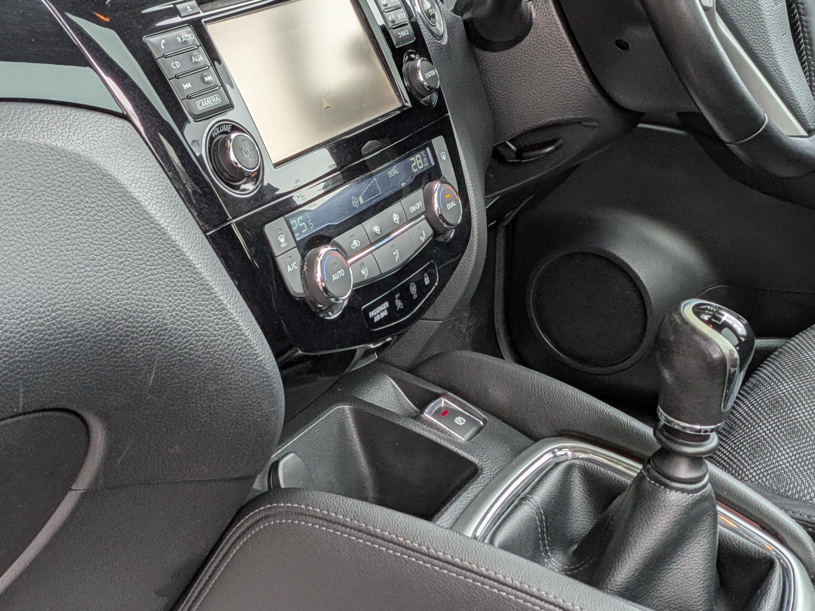 Nissan Qashqai 1.2 DIG-T N-Connecta SUV 5dr Petrol Manual 2WD Euro 6 (s/s) (115 ps)