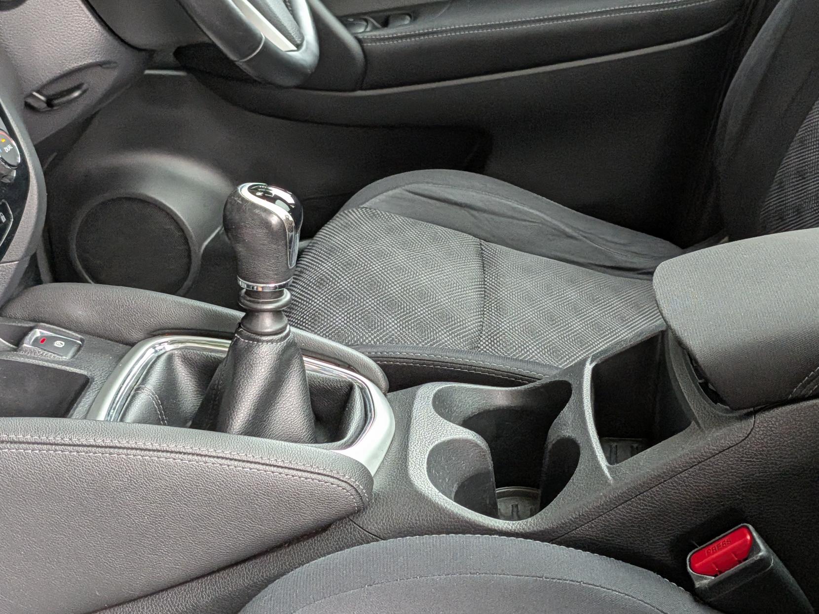 Nissan Qashqai 1.2 DIG-T N-Connecta SUV 5dr Petrol Manual 2WD Euro 6 (s/s) (115 ps)