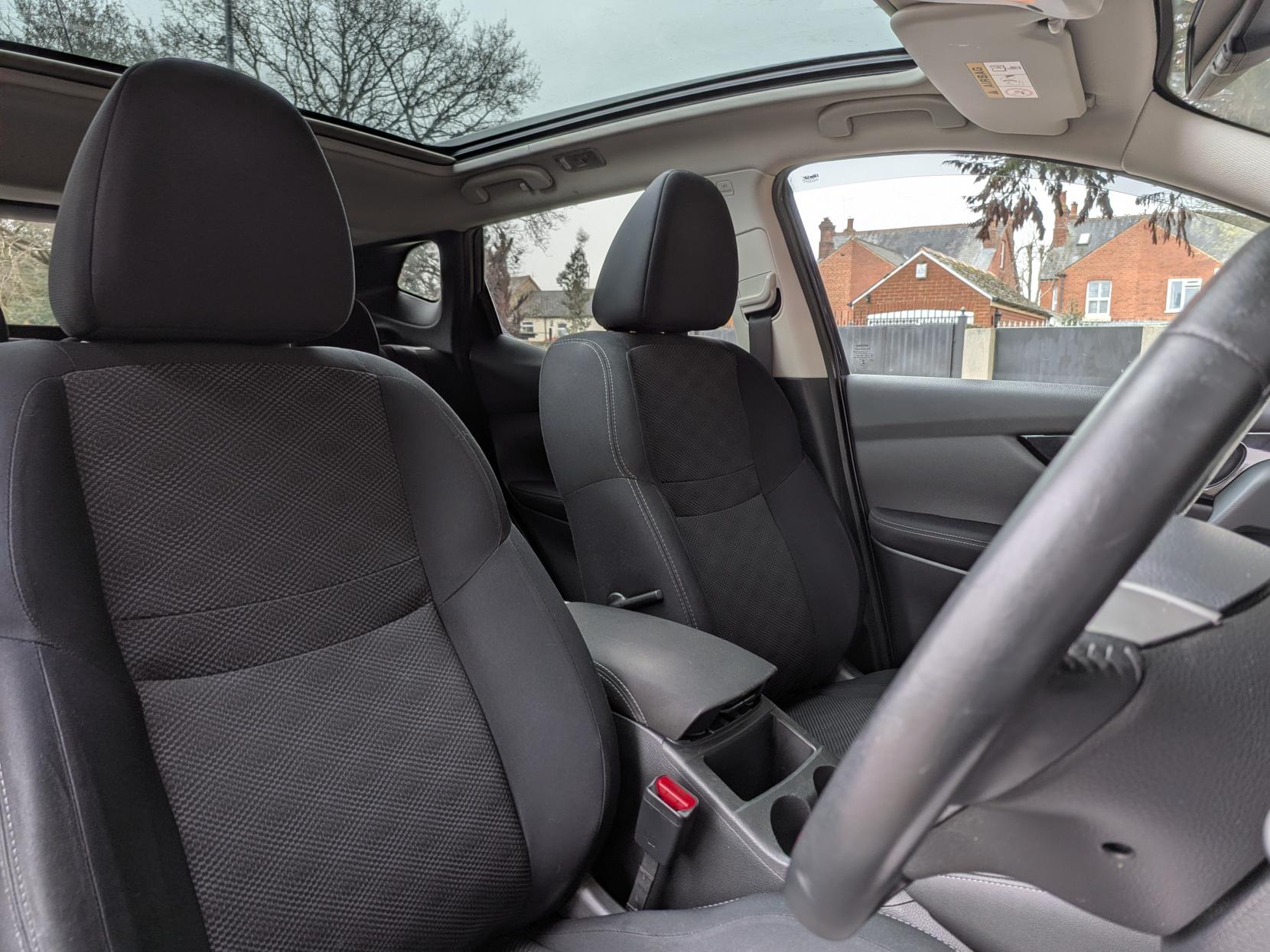 Nissan Qashqai 1.2 DIG-T N-Connecta SUV 5dr Petrol Manual 2WD Euro 6 (s/s) (115 ps)