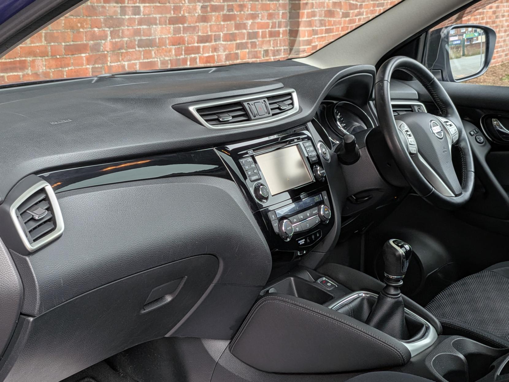 Nissan Qashqai 1.2 DIG-T N-Connecta SUV 5dr Petrol Manual 2WD Euro 6 (s/s) (115 ps)